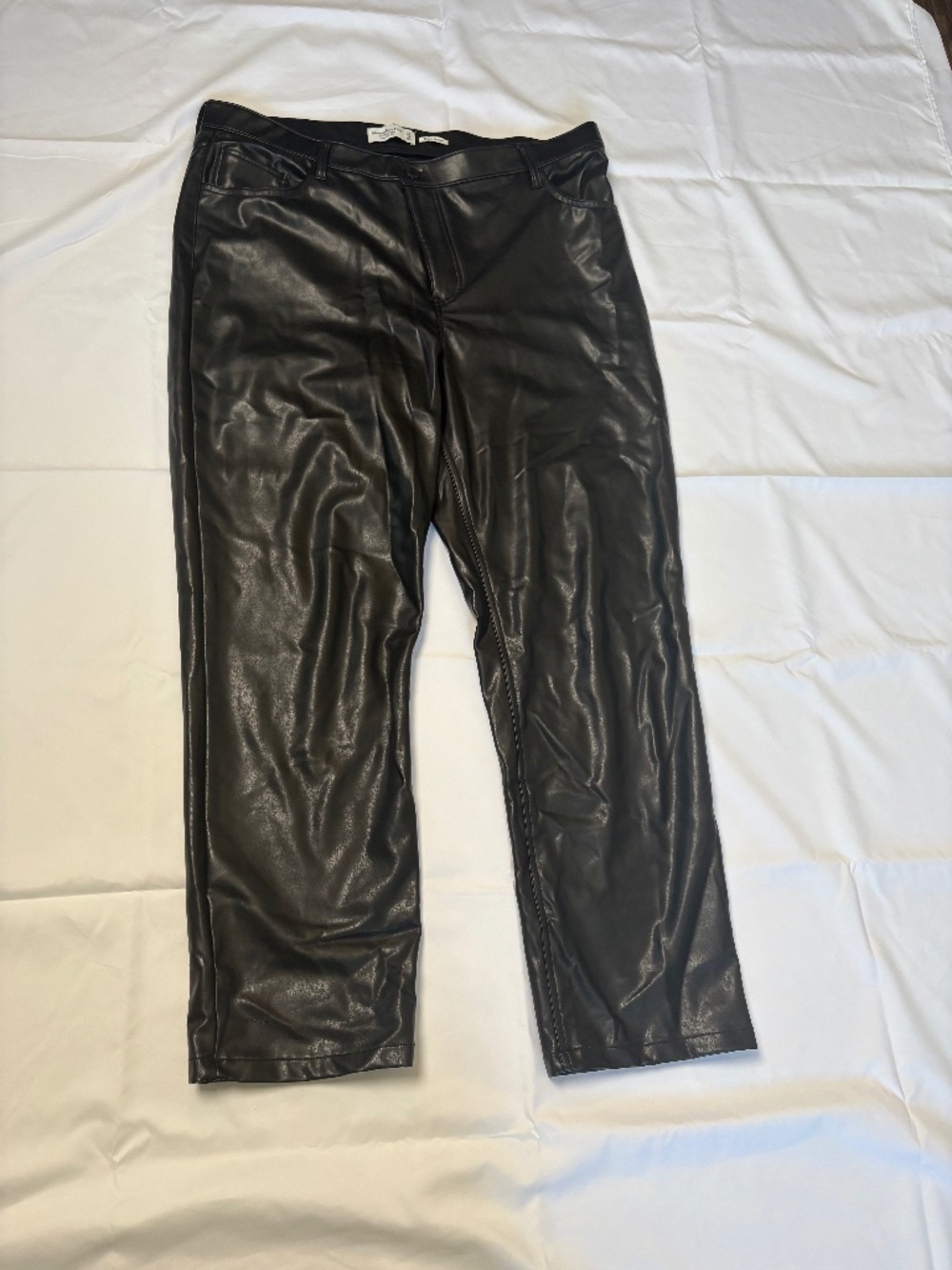 Abercrombie 90s Straight Ultra High Rise Vegan Leather Pants Black 34/18R